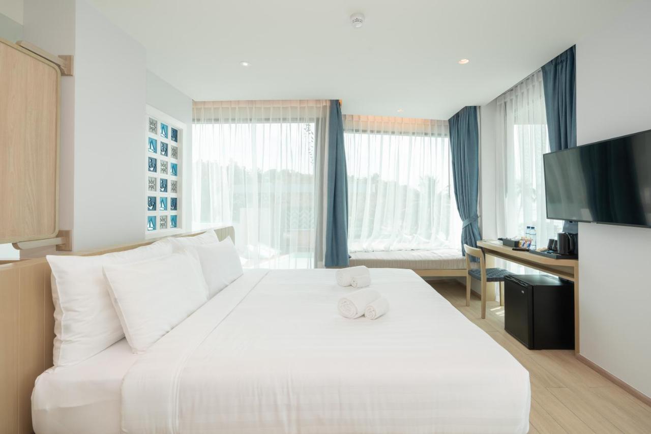 Panwaburi Beachfront Resort - Sha Extra Plus المظهر الخارجي الصورة A room at the hotel