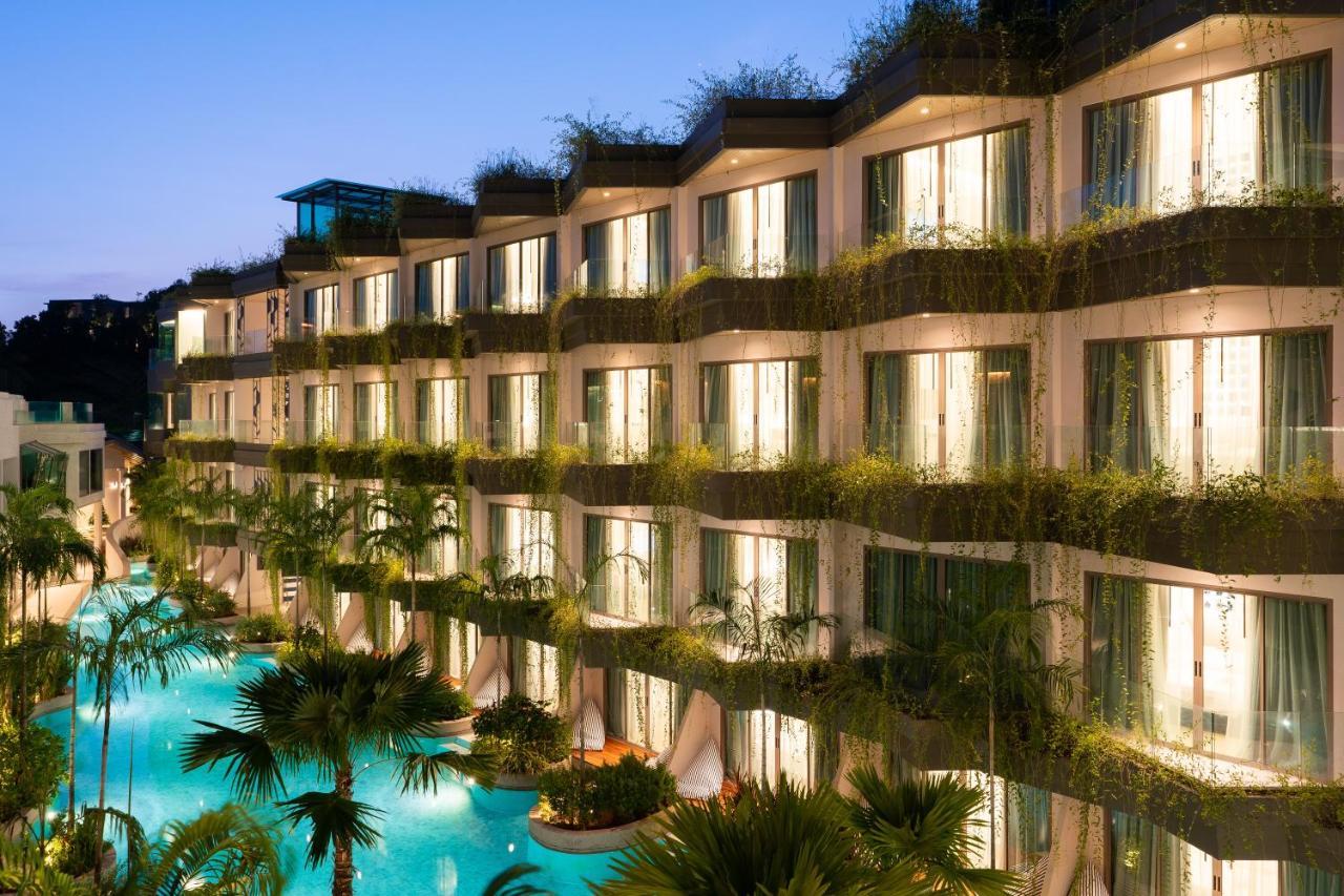 Panwaburi Beachfront Resort - Sha Extra Plus المظهر الخارجي الصورة The hotel at night