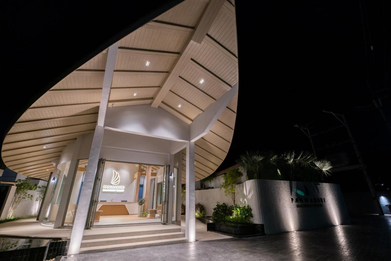 Panwaburi Beachfront Resort - Sha Extra Plus المظهر الخارجي الصورة The entrance of the resort
