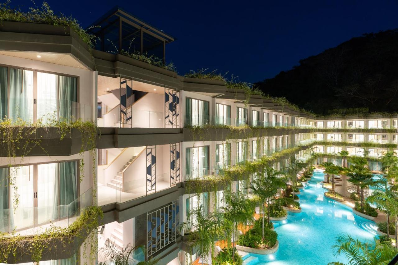 Panwaburi Beachfront Resort - Sha Extra Plus المظهر الخارجي الصورة The hotel at night